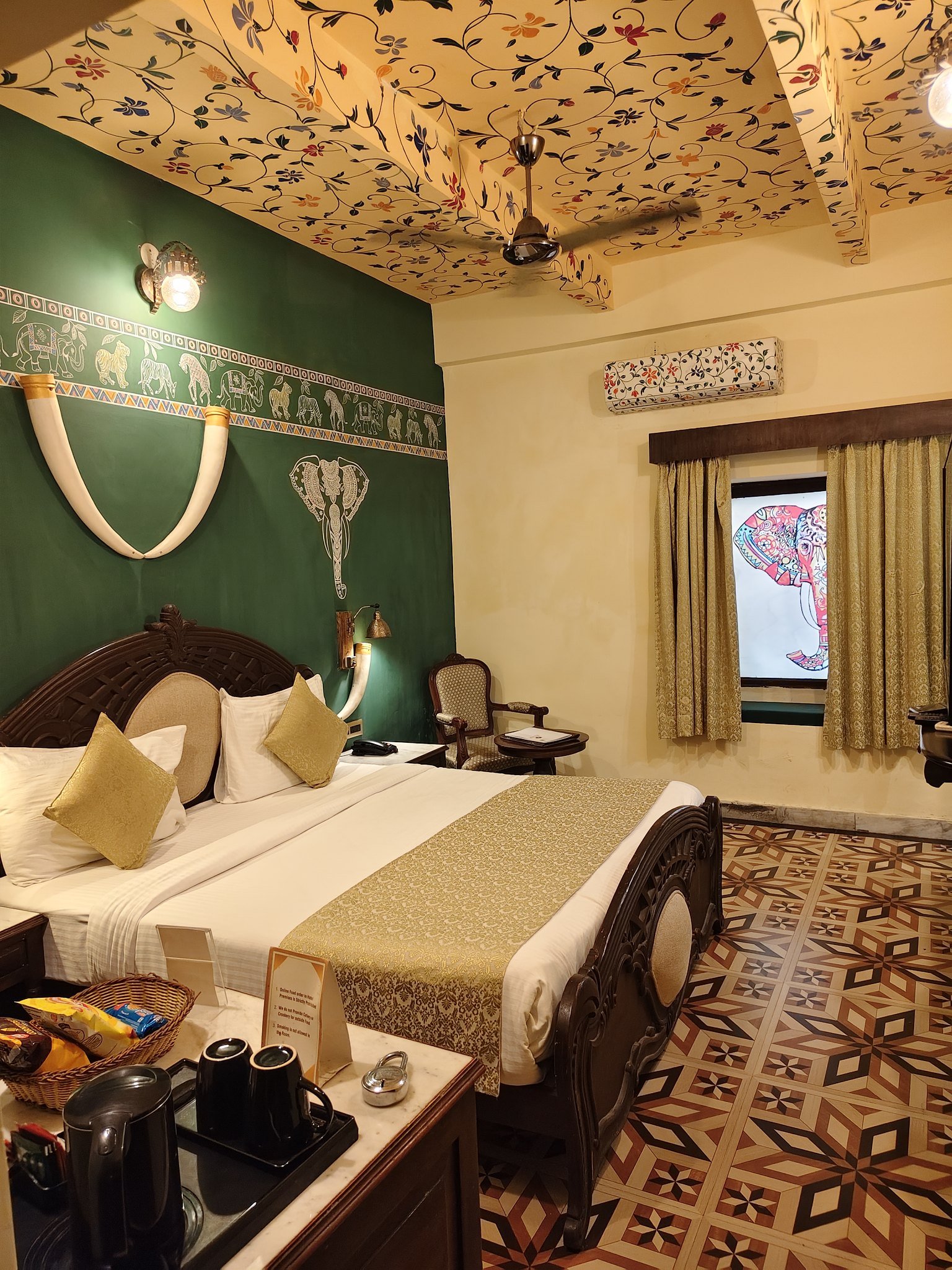 Deluxe Room, Janak Vilas